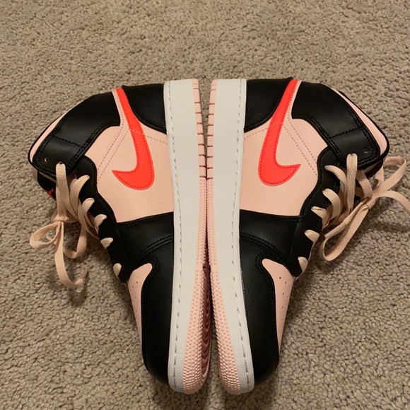 Jordan 1 mid- HOLD - Picture 7 of 7